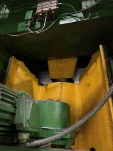 Presse d'ébavurage KarpatPressMash KB2534B - 250 tonne (Photo 3)