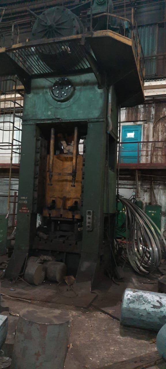 Presse d'ébavurage TMP Voronezh K9538 - 630 tonne