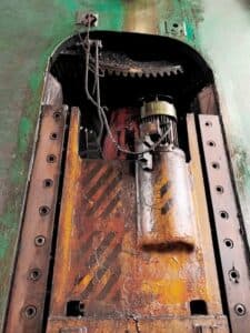 Presse d'ébavurage Zdas LU 1000/1250 - 1000 tonne (Photo 3)