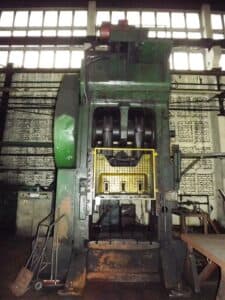 Presse d'ébavurage Smeral LKO 500 - 500 tonne (Photo 1)