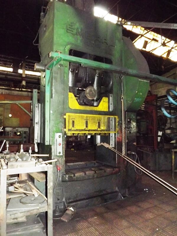 Presse d'ébavurage Smeral LKO 500 - 500 tonne