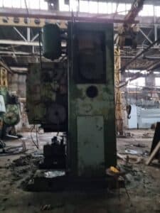 Presse à genouillère Barnaul K8342 - 1600 tonne (Photo 4)