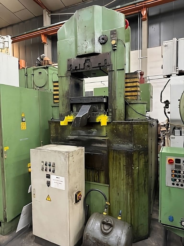 Presse à genouillère Grabener GK800 - 800 tonne