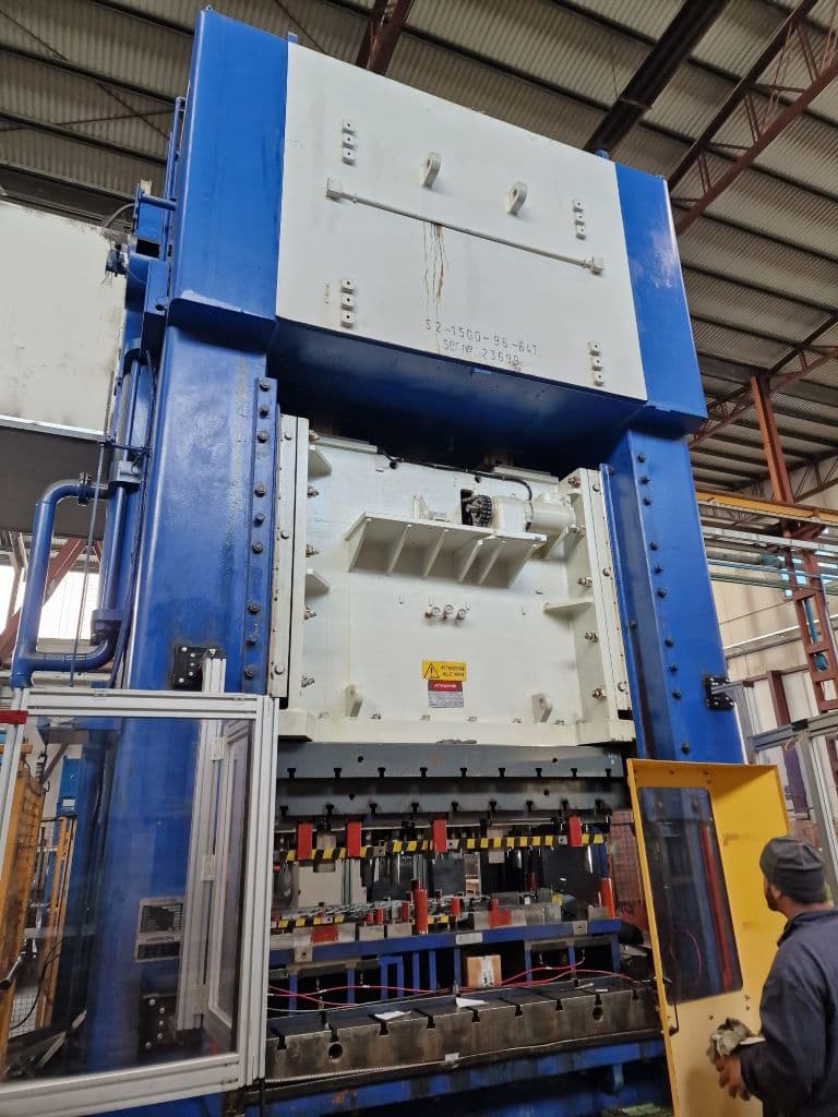 Presse d'estampage Verson S2-1500-96-64T - 1500 tonne