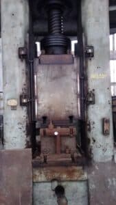 Presse à vis Chimkent F1734 - 250 tonne (Photo 2)