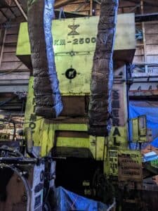 Presse de forgeage à chaud Kurimoto Smeral LKM 2500 - 2500 tonne (Photo 1)