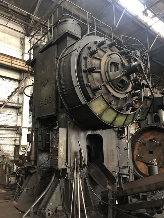 Presse de forgeage à chaud TMP Voronezh KB8042 - 1600 tonne