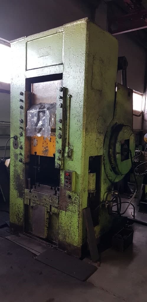Presse à genouillère Barnaul K8340 - 1000 tonne