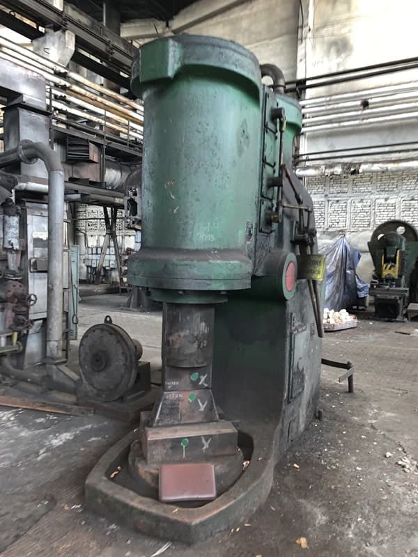 Marteau de forgeage en matrice ouverte VoronezhPress M4139 - 750 kg