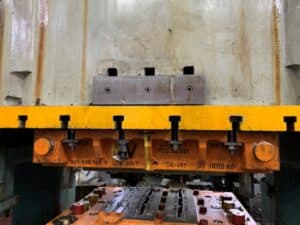 Presse d'ébavurage Smeral LDO 800 - 800 tonne (Photo 3)