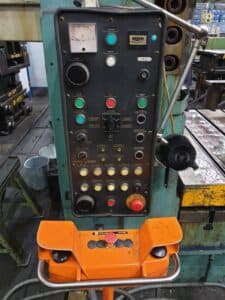 Presse d'ébavurage Smeral LDO 800 - 800 tonne (Photo 21)