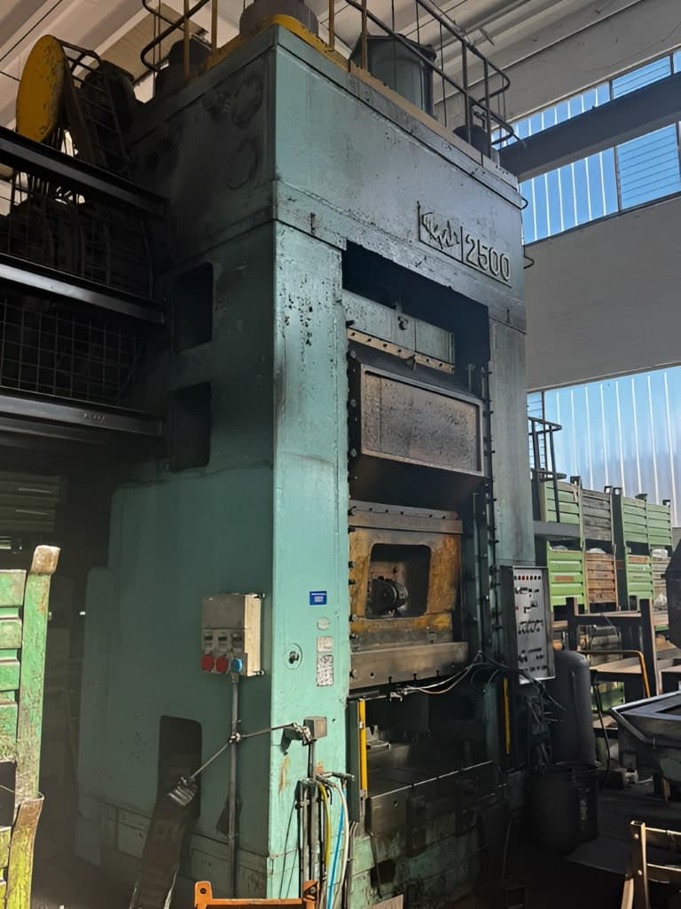Presse à genouillère TMP Voronezh KB8044 - 2500 tonne
