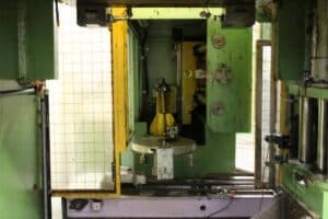 Presse à vis Gamei PHG 1000/1300 - 1300 tonne (Photo 2)