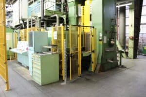 Presse à vis Gamei PHG 1000/1300 - 1300 tonne (Photo 4)