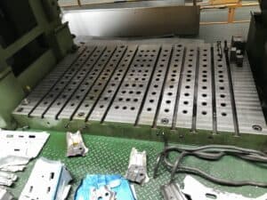 Presse d'estampage Rovetta S2-400-2130-1370 - 400 tonne (Photo 4)