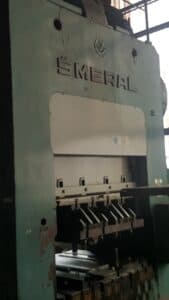Presse d'ébavurage Smeral LKT 250 - 250 tonne (Photo 1)