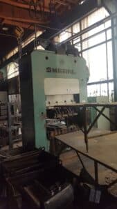 Presse d'ébavurage Smeral LKT 250 - 250 tonne (Photo 8)