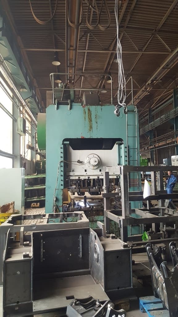 Presse d'ébavurage Smeral LKT 250 - 250 tonne