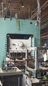 Presse d'ébavurage Smeral LKT 250 - 250 tonne (Photo 11)