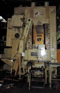 Presse de forgeage à froid Barnaul K8240 - 1000 tonne (Photo 1)
