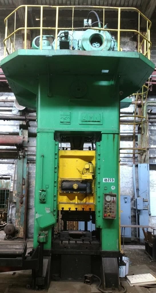 Presse d'ébavurage TMP Voronezh KB2536 - 400 tonne