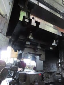 Presse à vis Fujicar PF-2000-480-H - 2000 tonne (Photo 1)
