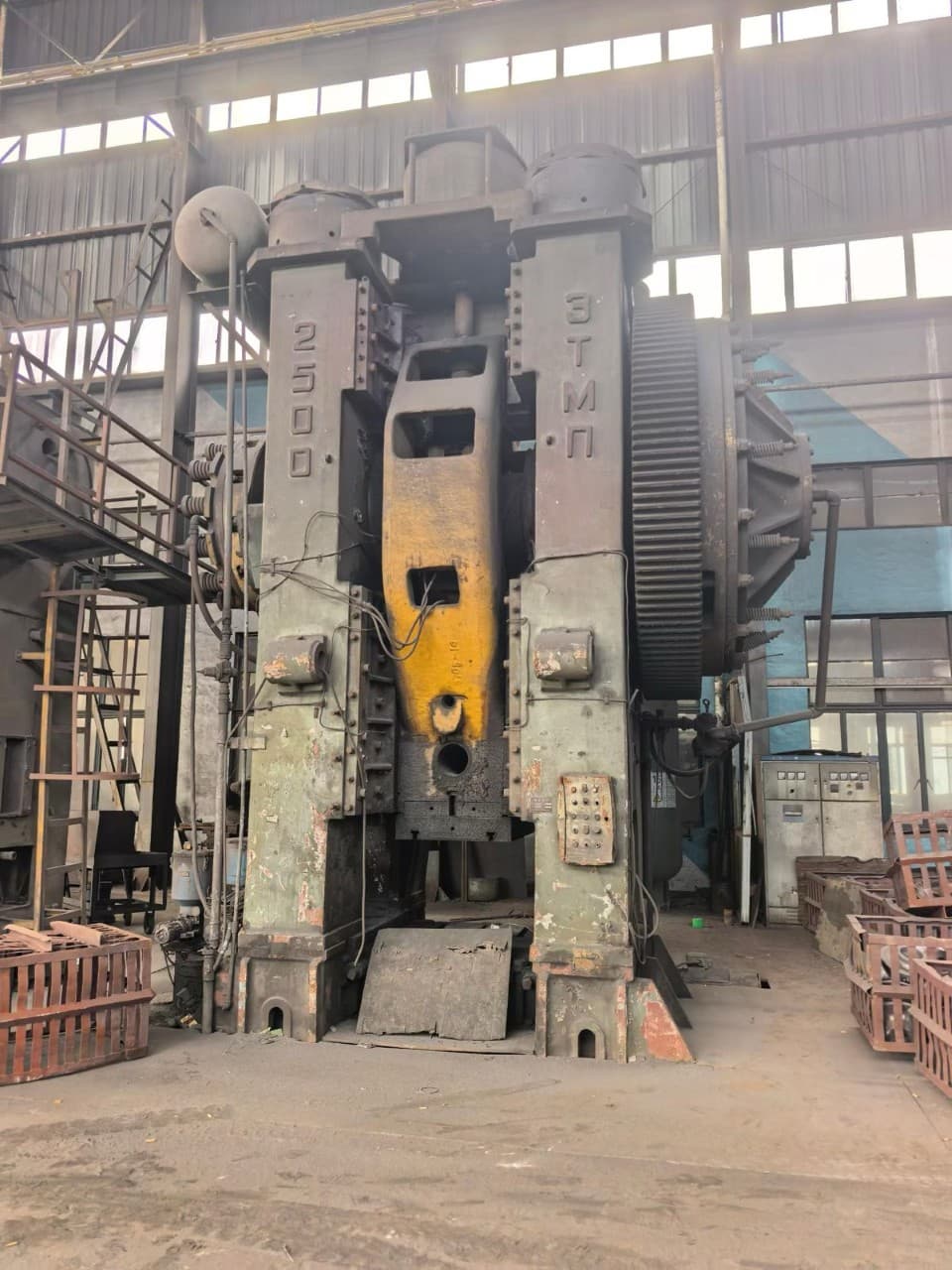 Presse de forgeage à chaud TMP Voronezh K8544 - 2500 tonne