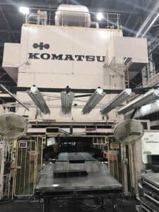 Presse d'estampage Komatsu E4T1800 - 1800 tonne ID: 75740