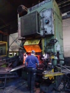 Presse de forgeage à chaud Smeral LZK 1000 - 1000 tonne (Photo 3)