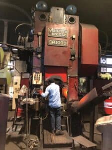 Presse de forgeage à chaud Manzoni SR1000 - 1000 tonne ID: S85386
