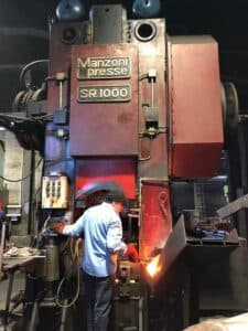 Presse de forgeage à chaud Manzoni SR1000 - 1000 tonne (Photo 3)