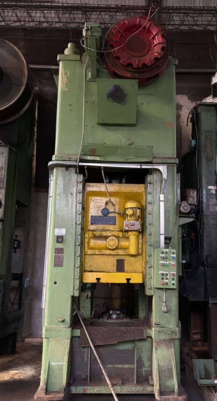 Presse d'ébavurage TMP Voronezh K2535 - 315 tonne