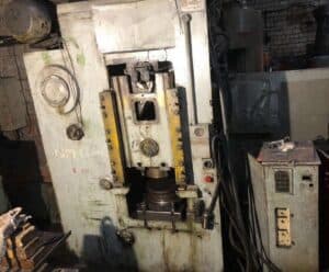 Presse à genouillère Kuzlitmash KB8334 - 250 tonne ID: 75952