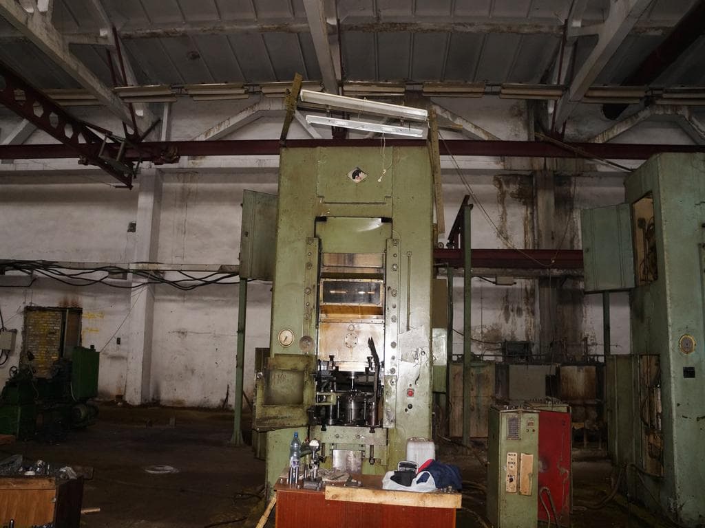 Presse à genouillère Barnaul K8340 - 1000 tonne