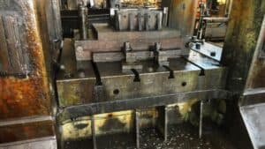 Presse d'ébavurage TMP Voronezh K9540 - 1000 tonne (Photo 11)