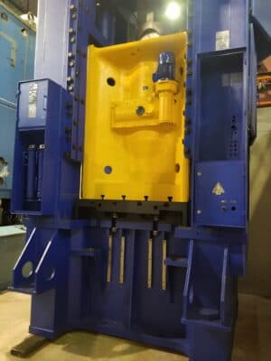 Presse d'ébavurage TMP Voronezh KA9540 - 1000 tonne (Photo 3)