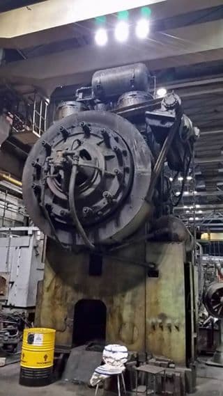 Presse de forgeage à chaud TMP Voronezh KB8544 - 2500 tonne