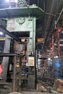 Presse d'ébavurage TMP Voronezh K2540 - 1000 tonne (Photo 3)