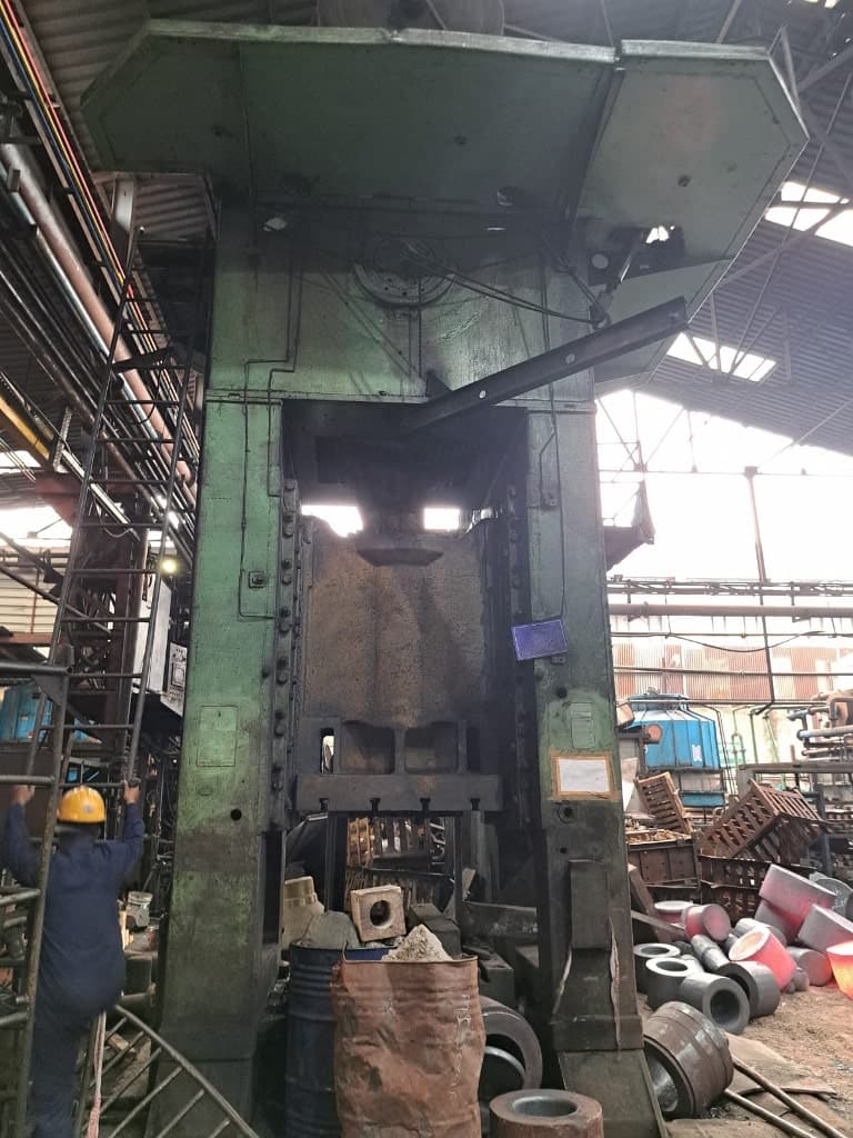 Presse d'ébavurage TMP Voronezh K2540 - 1000 tonne