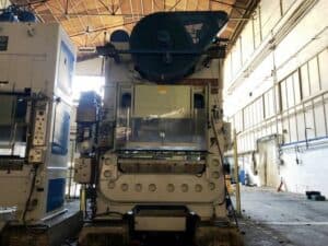 Presse d'ébavurage Wilkins & Mitchell D5423 - 200 tonne (Photo 5)