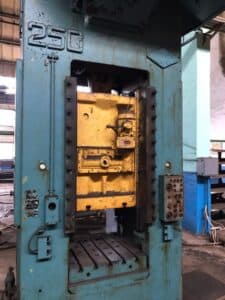 Presse d'ébavurage TMP Voronezh KA2534 - 250 tonne ID: 75222