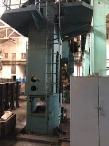 Presse d'ébavurage TMP Voronezh KA2534 - 250 tonne (Photo 6)