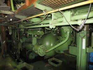 Presse d'extrusion UBE 1650 MT - 1650 tonne (Photo 3)