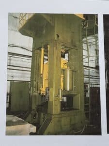 Presse d'ébavurage TMP Voronezh K9538 - 630 tonne (Photo 3)