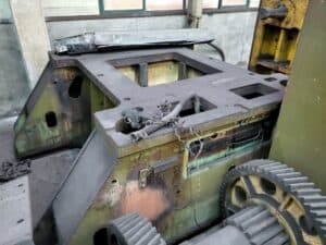 Presse d'ébavurage TMP Voronezh K9538 - 630 tonne (Photo 6)