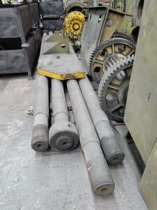 Presse d'ébavurage TMP Voronezh K9538 - 630 tonne (Photo 9)