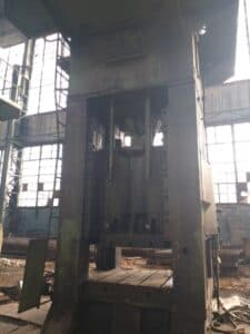 Presse d'ébavurage TMP Voronezh K9538 - 630 tonne (Photo 2)