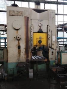 Presse de forgeage à froid Barnaul KB0034 - 250 tonne ID: 75970