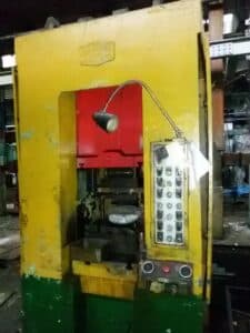 Presse à genouillère Komatsu MKR 300 - 300 tonne ID: 75770