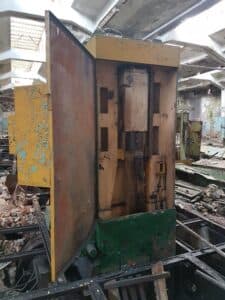Presse à genouillère Komatsu MKR 300 - 300 tonne (Photo 9)